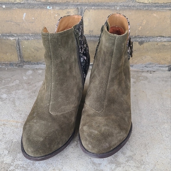 Vionic Naomi Ankle Boots - Picture 2 of 12